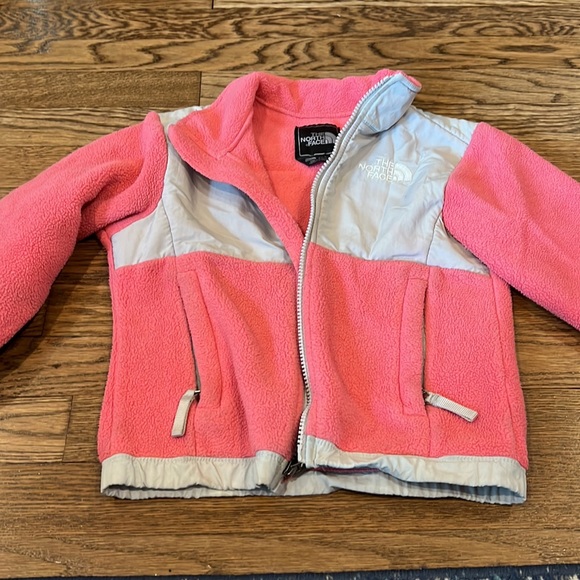 North face - Picture 2 of 3